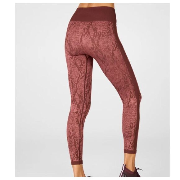 Fabletics High-Waisted Seamless Snakeskin 7/8 Tight Medium Cherry Mocha Reptilia - Picture 1 of 8